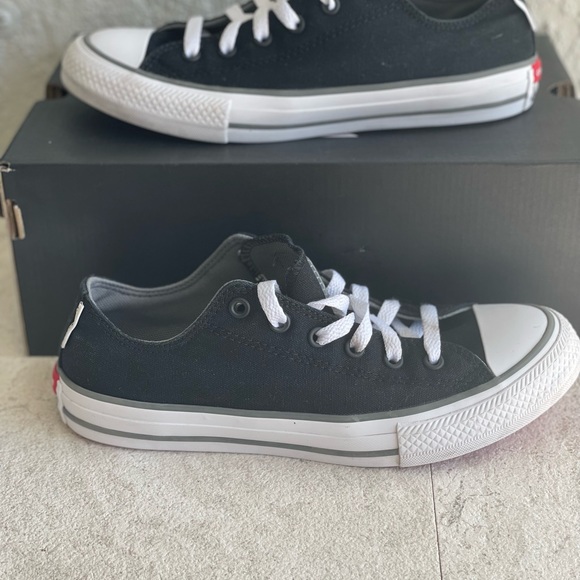 Girls' Converse Chuck Taylor All Star Shoreline Sneakers with red bottoms - Picture 4 of 7